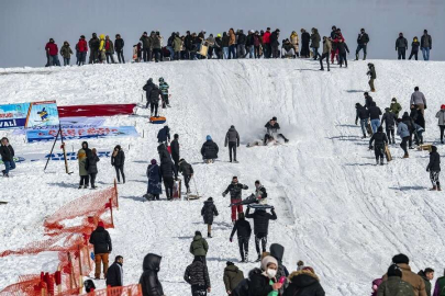 Çevre İl ve İlçelerden Binlerce Vatandaş Katıldı