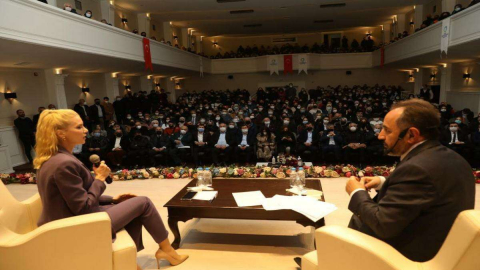 “Aşkı En İyi Tarih Anlatır” Söyleşisine Yoğun İlgi