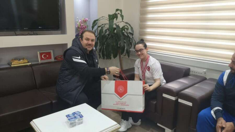 Milli Sporcu Eda Kaya Genç’i Ziyaret Etti