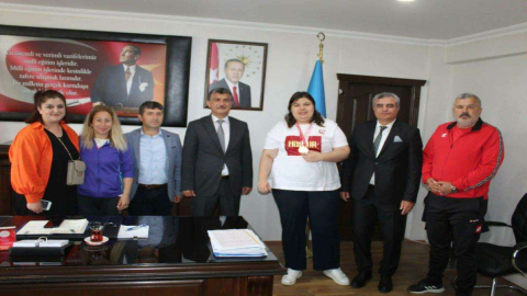 Şampiyon Sporcudan, İlçe Milli Eğitim Müdürü Atinka’ya Ziyaret