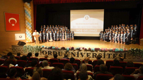 ODÜ’nün Genç Diş Hekimleri Törenle Mezun Oldu