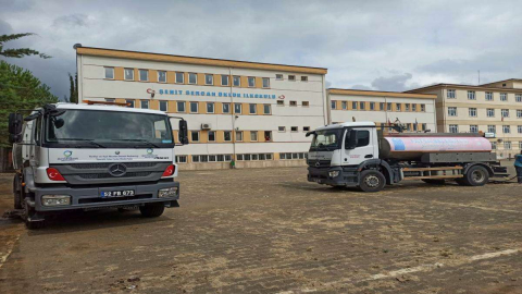 Okul Bahçelerinde Temizlik ve Bakım Çalışması Yapıldı