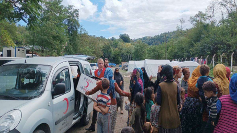 “Bu Hilâlin Altında Sizde İyiliğe Ortak Olun”