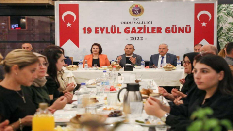 Gaziler Onuruna Yemek Programı Düzenledi