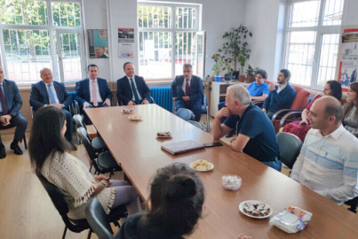 “Öğretmenlerimiz Geleceğimize Yön Veren Nesiller Yetiştiriyor”