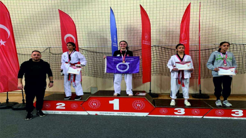 TAEKWONDO SPORCULARINDAN 4 MADALYA