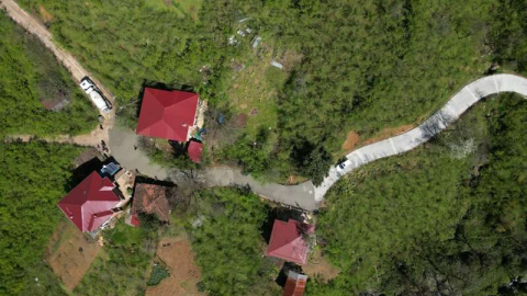 AŞAĞI YAVAŞ BETON YOLLARLA ÖRÜLÜYOR