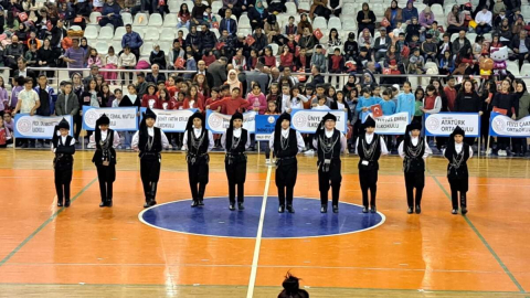 Minik Yürekler Birbirinden Güzel Gösterilerle Bayramı Kutladılar