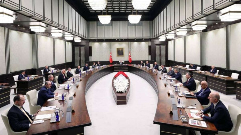 KABİNE'NİN 16 ÜYESİ, TBMM'YE GİRDİ