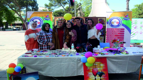 Özel Öğrencilerden Festival Havasında Kutlama