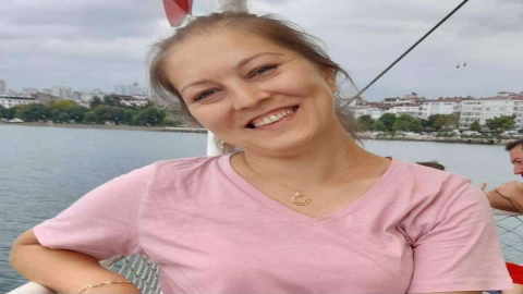 ELİF İNAL SEVENLERİNİ ÜZDÜ