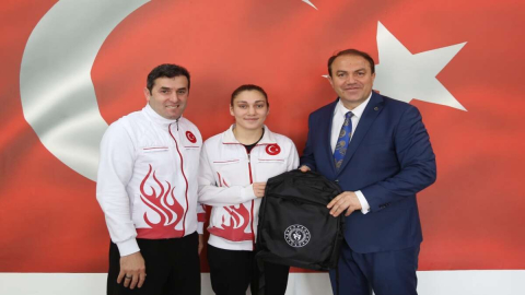 MİLLİ BOKSÖR'DEN ZİYARET