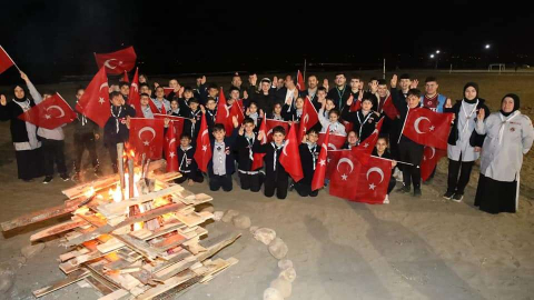 Gençler Kamp Ateşi Yaktı
