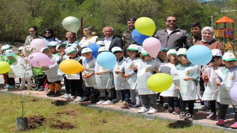 Başkan Özer, Çocuklarla Birlikte Mesudiye İçin Fidan Dikti!