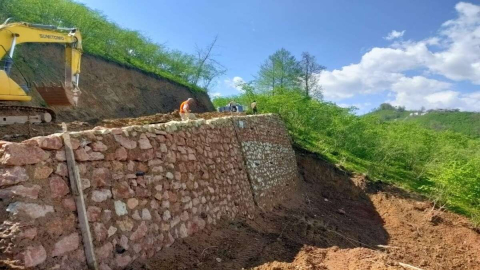 4.5 AYDA 430 METRE TAŞ DUVAR YAPILDI