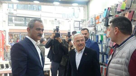 BAKAN ÖZER, ESNAFI DİNLEDİ