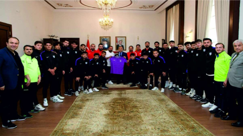 ŞAMPİYONLARDAN ZİYARET