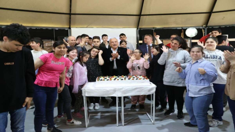 BAŞKAN GÜLER ÖZEL ÖĞRENCİLERİN SEVİNCİNE ORTAK OLDU