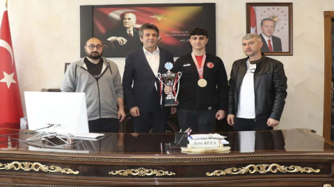 Şampiyondan Kaymakam Kula’ya Ziyaret