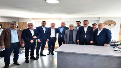 Bakan Özer’den Ak Parti Ünye Kurucu İlçe Başkanına Ziyaret!