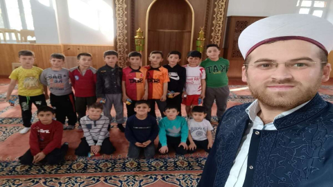 Çaybaşı’lı İmam Denizlili Çocuklara Cami Sevgisi Aşılıyor