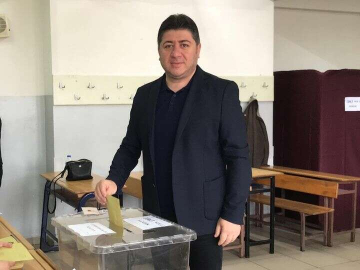 BAŞKAN TÖREN OYUNU KULLANDI