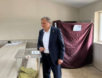 MİLLETVEKİLİ TORUN OYUNU KULLANDI