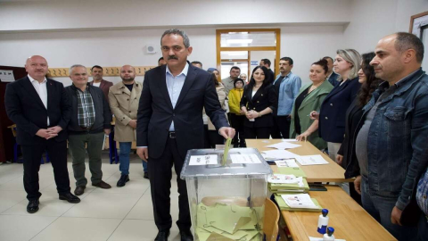 BAKAN ÖZER, “SANDIKLARDA MİLLET İRADESİ TECELLİ EDECEK”