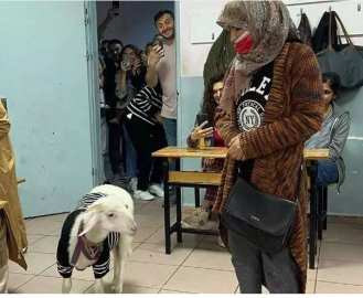 Oyunu kuzusuyla kullandı