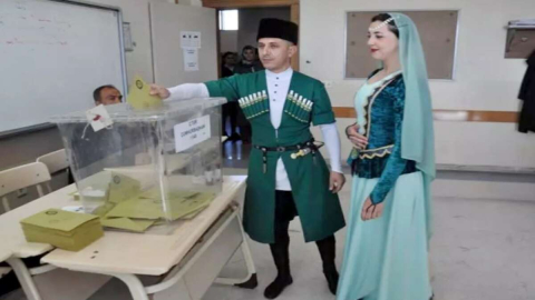 SEÇİMDEN İLGİNÇ KARELER