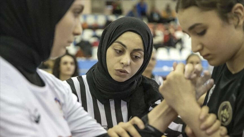 LİSEDE BAŞLADIĞI BİLEK GÜREŞİNDE GENÇ YAŞTA ULUSLARARASI HAKEM OLDU