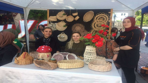 El Emeği Ürünler Meydanda Sergilendi