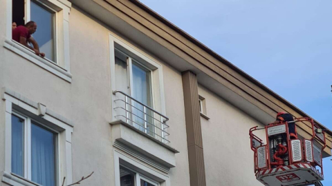 Kapıyı Kilitleyen Çocuklar İtfaiyeyi Harekete Geçirdi