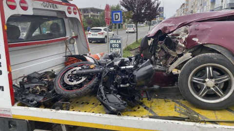 Tali Yola Dönmek İsteyen Otomobille Motosiklet Çarpıştı: 1 Yaralı