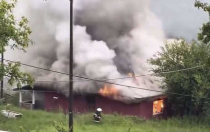 YILDIRIM İSABET EDEN EV ALEV ALDI