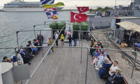 TCG NUSRET MAYIN GEMİSİ ÜNYE’YE DEMİR ATTI