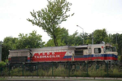 Yük treninin çarptığı adam ağır yaralandı