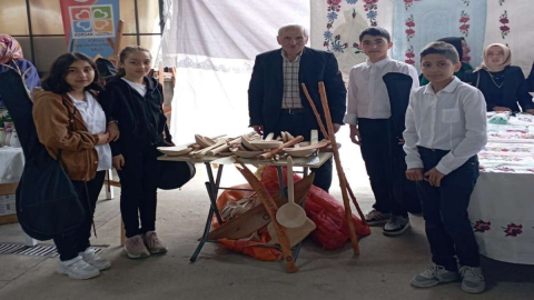 Öğrencilerden Bağlama Şöleni