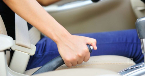 İKİNCİ EL OTOMOBİL EL FRENİNİ ÇEKTİ