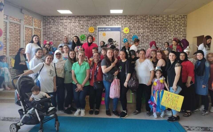 Atık Malzemelerden Kıyafet Defilesi