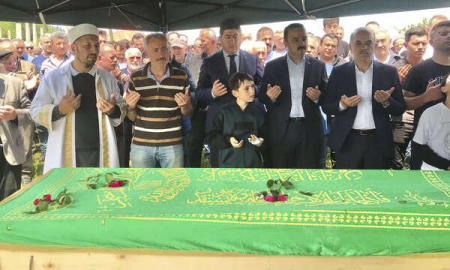 İKİ ARKADAŞ SON YOLCULUKLARINA UĞURLANDI