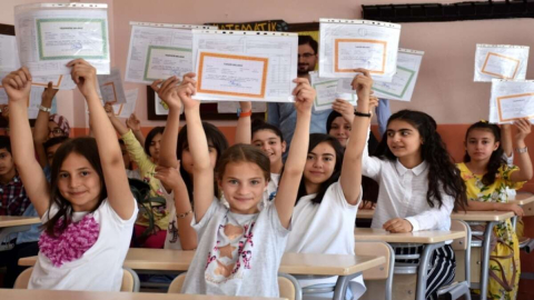 KARNE HEDİYESİ İSTEYEN ÖĞRENCİLERE DEVLETTEN MÜJDE