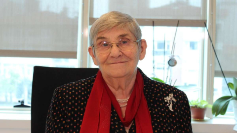 CANAN KARATAY UYARDI: HOPUR HOPUR YEMEYİN