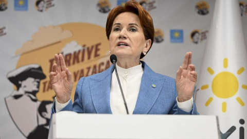 AKŞENER YENİDEN GENEL BAŞKAN SEÇİLDİ