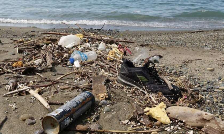 Çöpler Karadeniz kıyılarını ve denizi kirletiyor