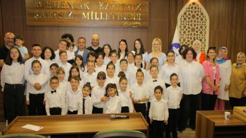 Minik Sanatçılar Başkan Kibar’ı Ziyaret Ettiler