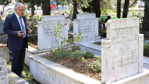 Dedesinin mezarını ziyaret etti