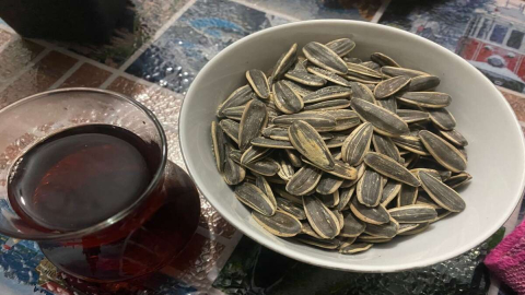 Ev Önünün Vazgeçilmezi; Hoş Geldin Çay Çekirdek Keyfi