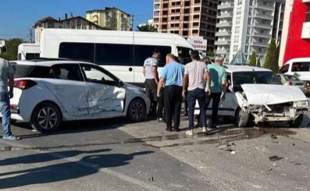 KÖPRÜ GİRİŞİNDE KAZA
