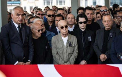 Sanatçı Özkan Uğur son yolculuğuna uğurlandı